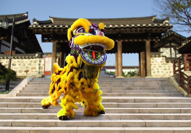 中国新年舞狮庆典图片下载