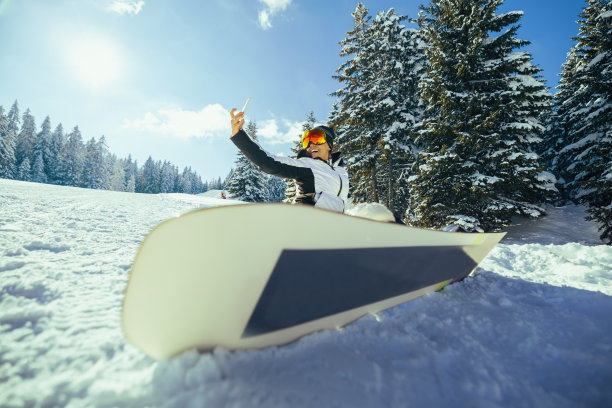 快乐，寒假，旅游和人的概念图片下载