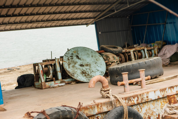 搁浅的船图片下载