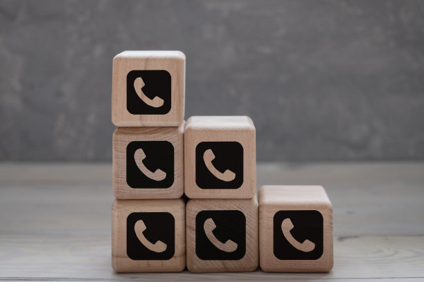 带有电话符号的木块图片下载
