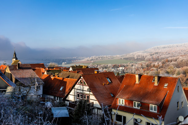 北莱茵-威斯特伐利亚州Schieder-Schwalenberg镇美丽的冬季景观图片下载
