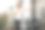 强壮的年轻白人男子在室内训练时做拳击。图片下载