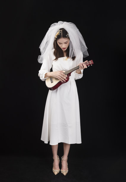 新娘拿着四弦琴图片下载