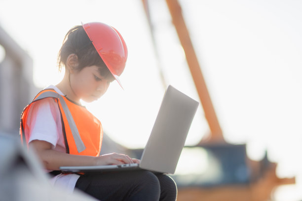 亚洲小女孩，未来的工程师图片下载