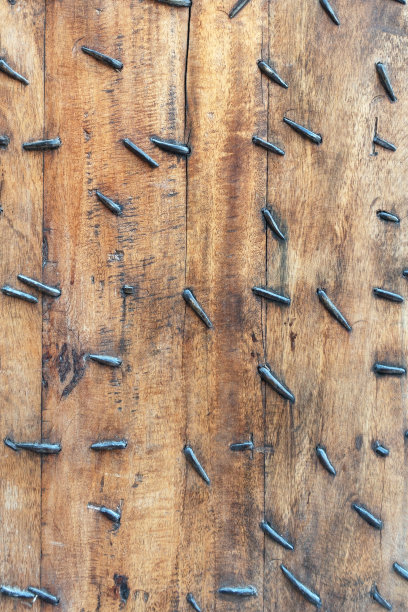 钉子钉在木地板上图片下载