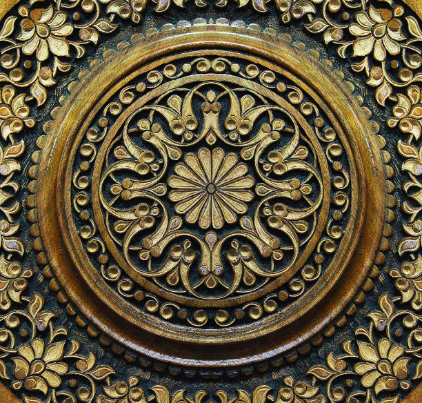 用木头雕刻的阿拉伯图案。图片下载