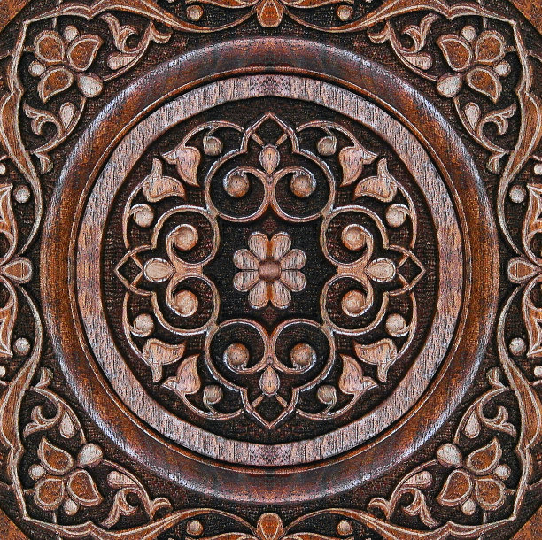 用木头雕刻的阿拉伯图案。图片下载