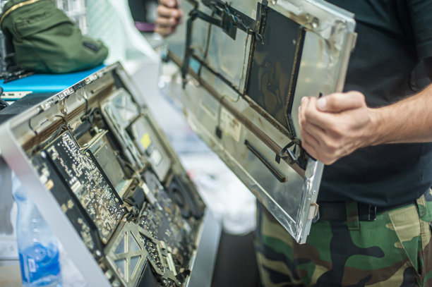 维修，专业服务清理，笔记本，笔记本，屏幕，键盘，机箱。图片下载