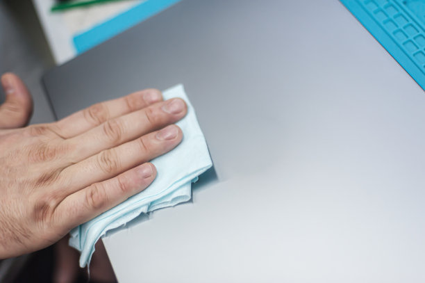 维修，专业服务清理，笔记本，笔记本，屏幕，键盘，机箱。图片下载