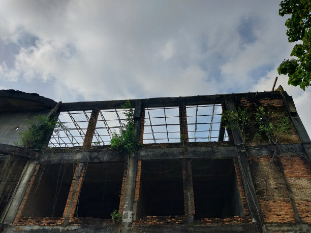 废弃和未完工的建筑图片下载