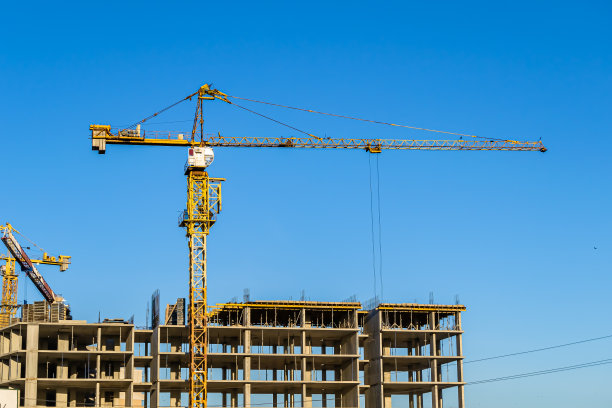 住宅建筑施工现场大型钢吊图片下载