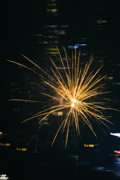 城市夜晚的烟火图片下载