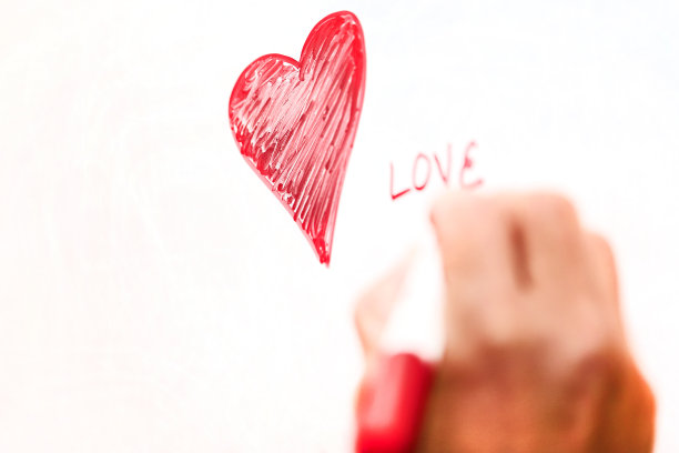 在白板上写字的人图片下载