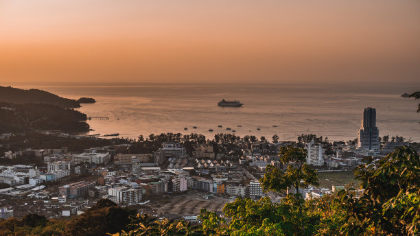 夕阳下的泰国普吉岛的美丽照片图片下载