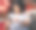 自由职业者，女人和电话在咖啡馆里，上网搜索有wifi的博客和社交媒体的想法。远程，影响者和浏览移动社交网络的博客和互联网的想法图片下载