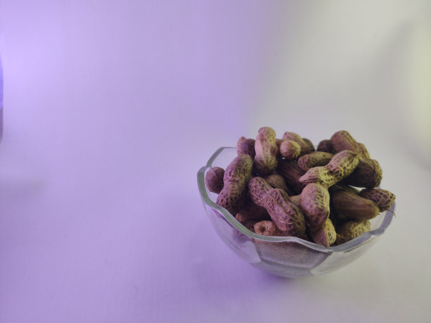 煮过的花生香甜可口，天然含盐图片下载