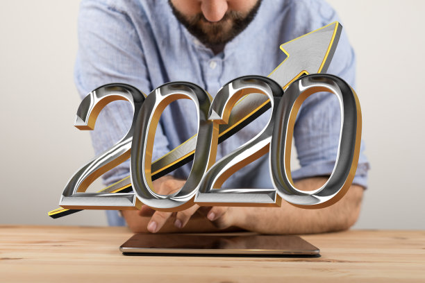 男人手持3D渲染的2020年商业成功业绩图标的抽象照片图片下载