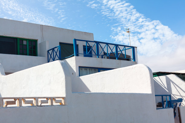 海边的白色建筑图片下载