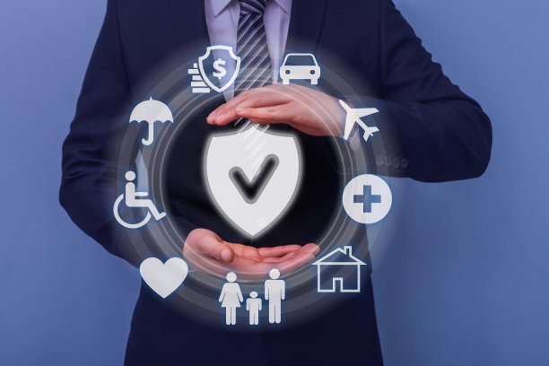 拿着保险单标志的人——保险概念的形状图片下载