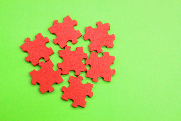 谜题尚未列出。未解决的彩色木制拼图图片下载