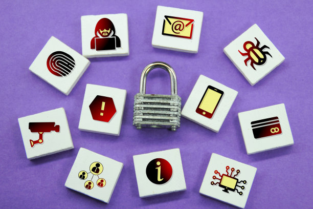 以安全锁图标作为保护器的网络安全概念图片下载