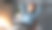精疲力竭，疲惫或商业女性晚上睡在办公室的桌子上休息。疲劳，初创公司员工在工作项目时因压力或心理健康而在工作场所小睡图片下载
