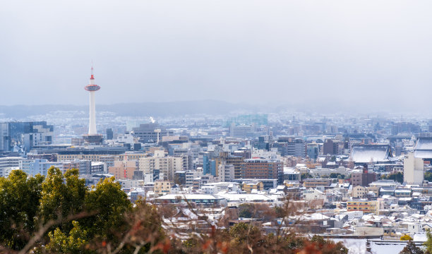 冬天的京都天际线全景。图片下载