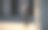 穿着经典西装的优雅帅哥站在办公楼附近。图片下载
