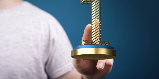 获得一等奖的3D渲染插画在手图片下载