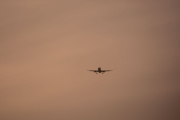 剪影飞机飞行图片下载