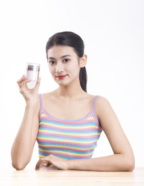 白底美女美容护肤图片下载