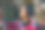 年轻的女孩在日落时分自拍。图片下载