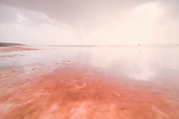 盐湖位于土耳其的图兹湖图片下载