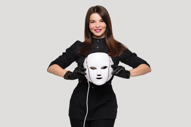 Ð¡osmetician in medical uniform indoor图片下载