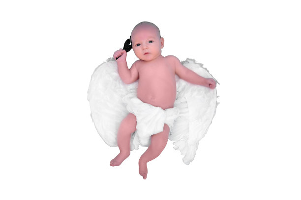 一个刚出生的男婴长着白色天使的翅膀，孤零零地躺在白色背景上。一个月大的白种人婴儿，穿着尿布图片下载