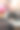 后视图，美发师正在为女顾客染成粉红色的短发梳头。图片下载