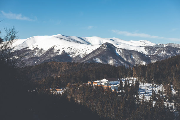 斯洛伐克雪山山峰的美丽照片图片下载