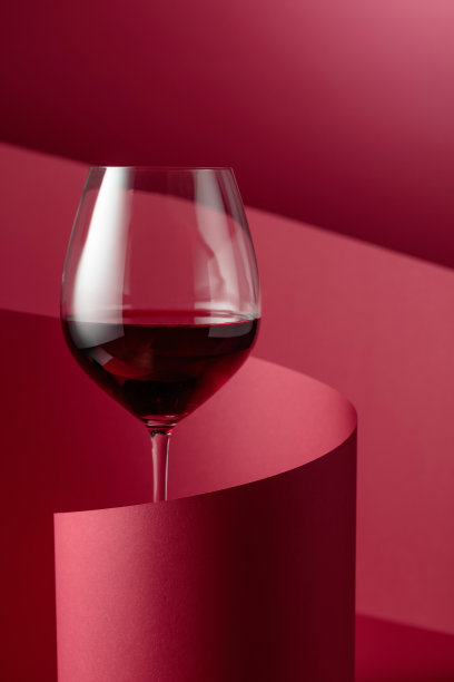 一杯红酒。图片下载