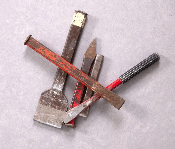 用于石工的破旧凿子图片下载