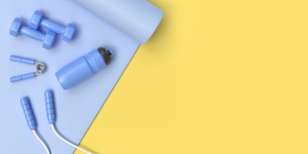 3d运动器材，哑铃，瑜伽垫，塑料瓶。健康的生活方式，运动和健身的概念。免费的文字空间。三维渲染图片下载