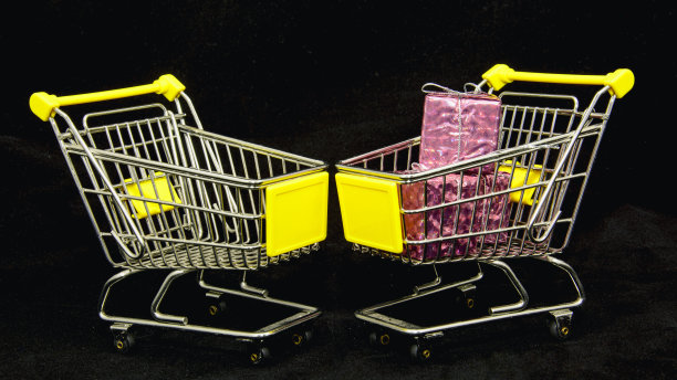 漂亮的彩色背景上有神奇的小礼物图片下载