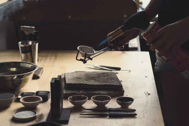 近距离手工珠宝作坊概念照片图片下载