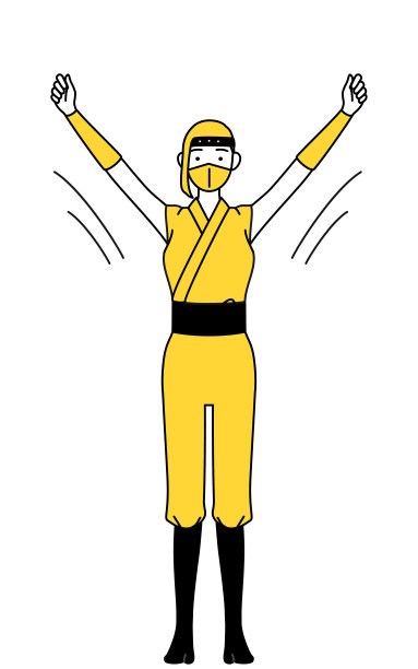 一个打扮成忍者的女人在做无线电健美操，为预防事故做准备图片下载