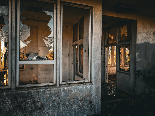 里斯本郊区一座废弃建筑的图片图片下载