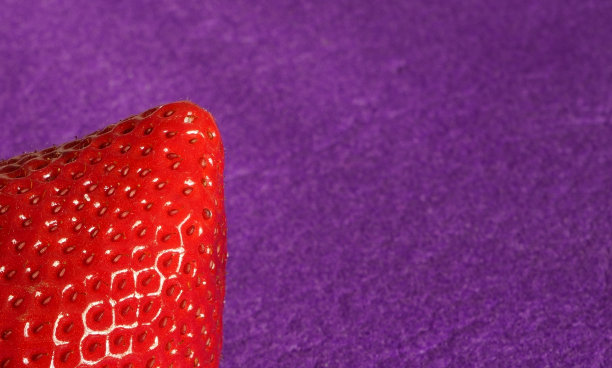 复制左边草莓的空间图片下载