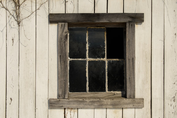 冬天小木屋的窗户图片下载