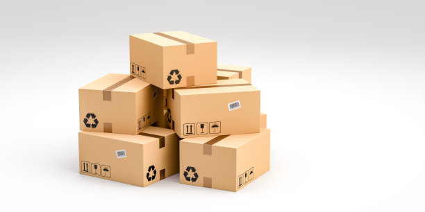 纸板箱在白色背景与空白的复制空间在右侧，物流和交付概念图片下载