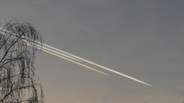 航空。三重平行飞行。图片下载