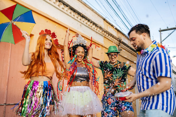 巴西的狂欢节。一群朋友庆祝嘉年华派对图片下载