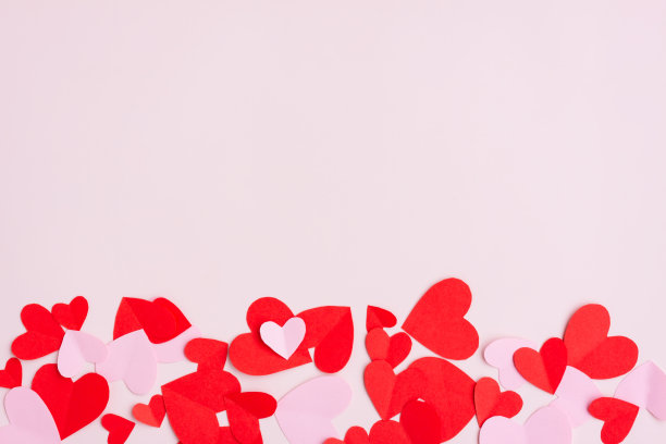 粉色背景红粉纸心形，心形剪纸，情人节快乐图片下载